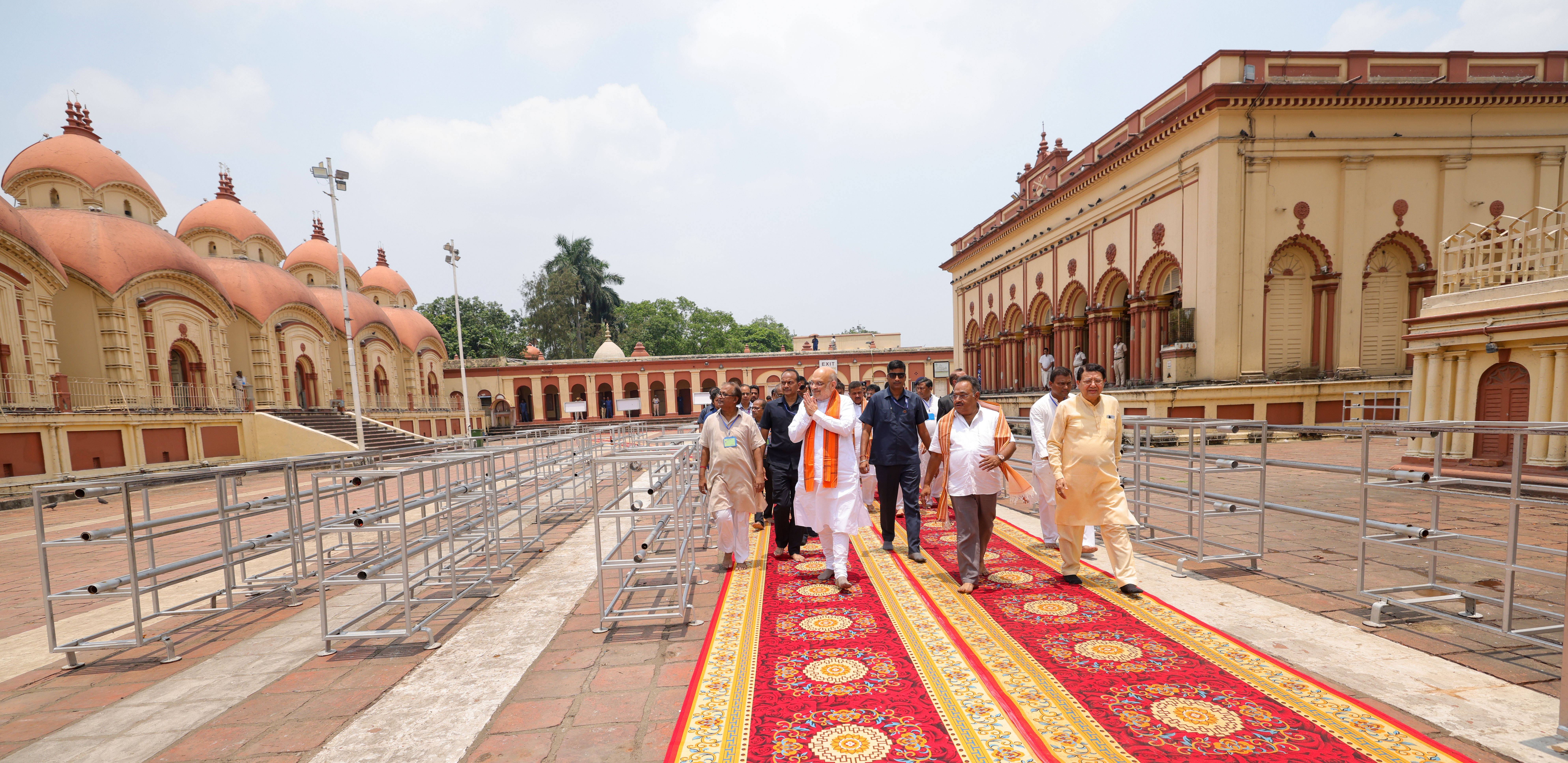  Union Home Minister and Minister of Cooperation Shri Amit Shah Ji offered prayers at Dakshineswar Kali Temple in Kolkata.