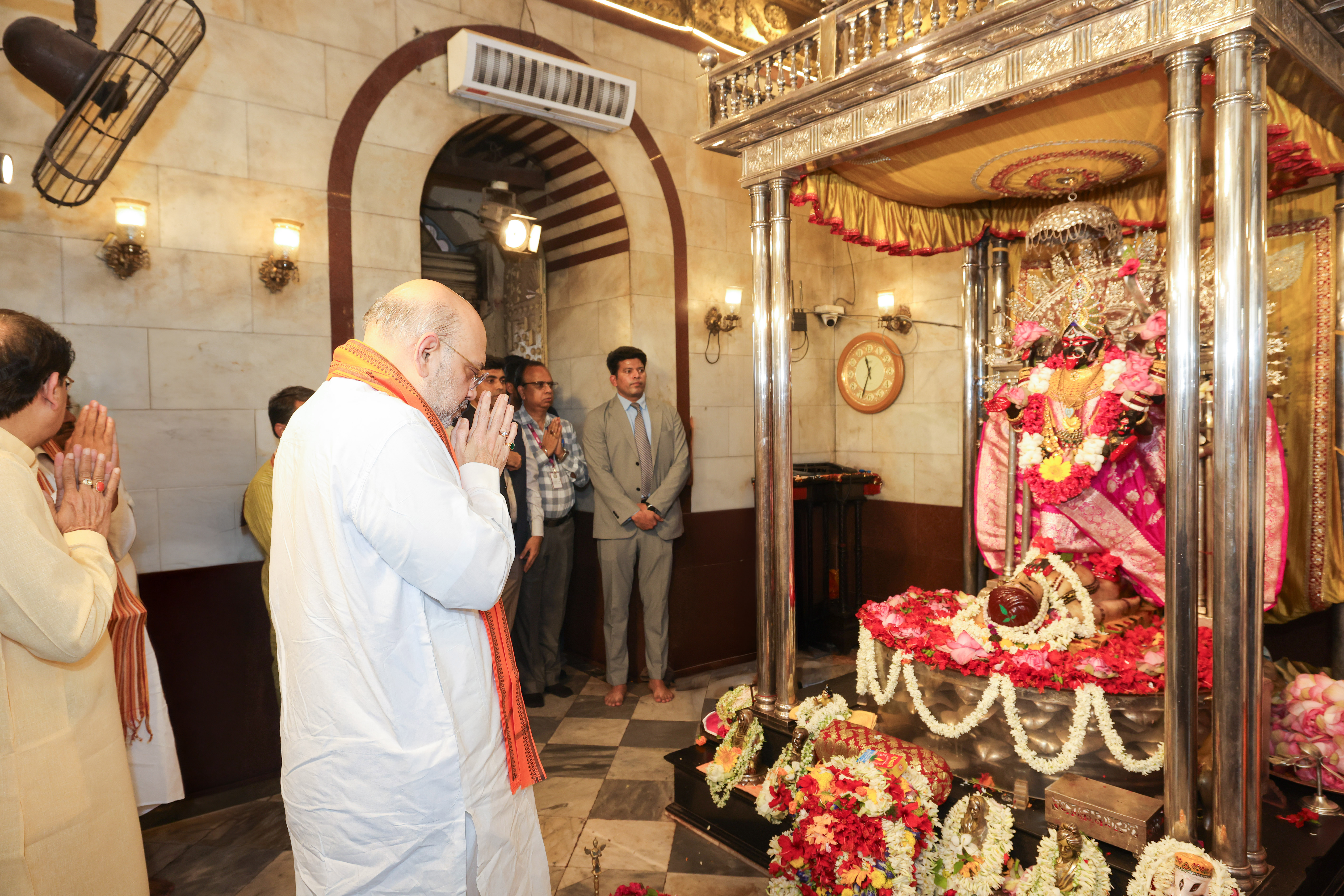  Union Home Minister and Minister of Cooperation Shri Amit Shah Ji offered prayers at Dakshineswar Kali Temple in Kolkata.