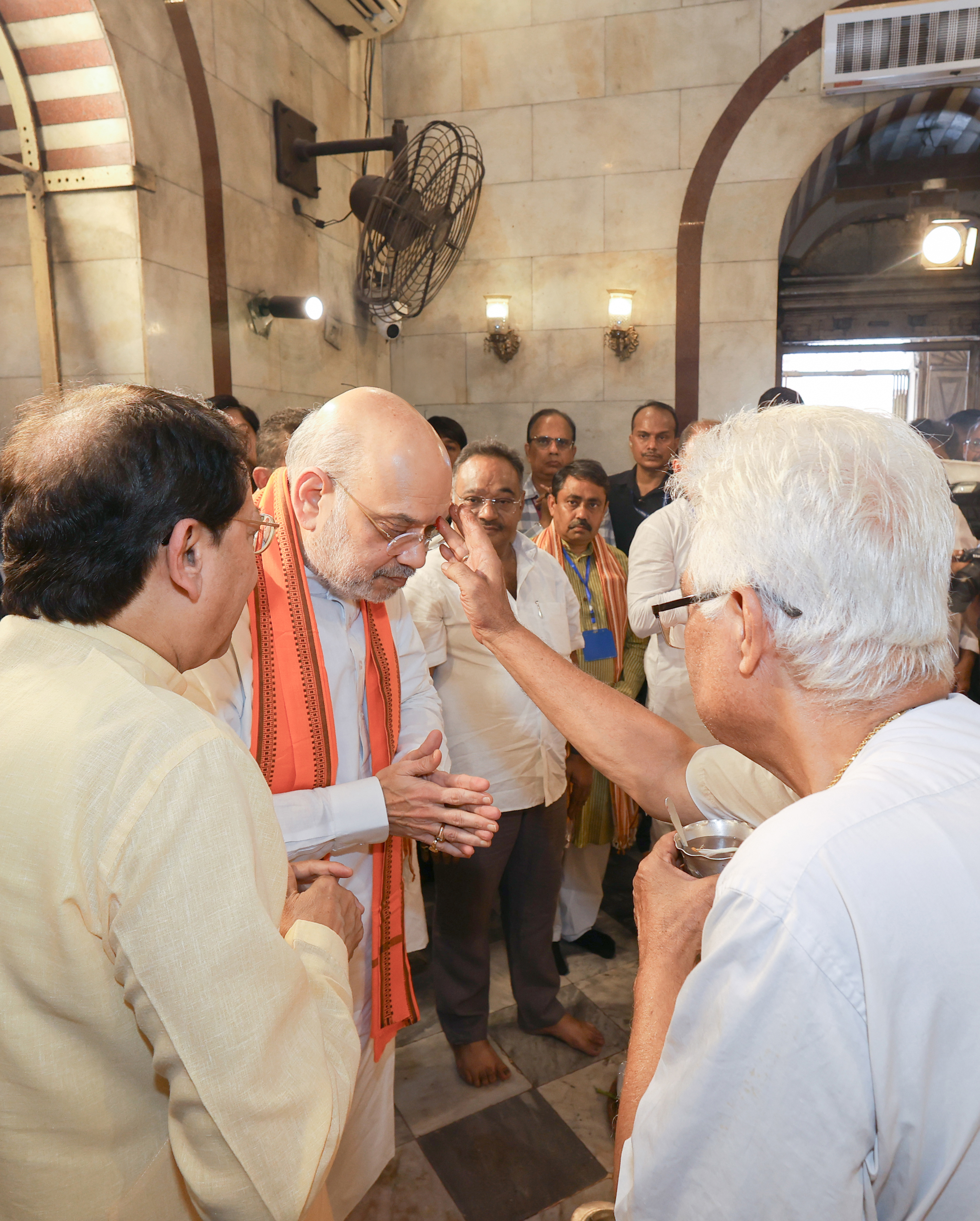  Union Home Minister and Minister of Cooperation Shri Amit Shah Ji offered prayers at Dakshineswar Kali Temple in Kolkata.