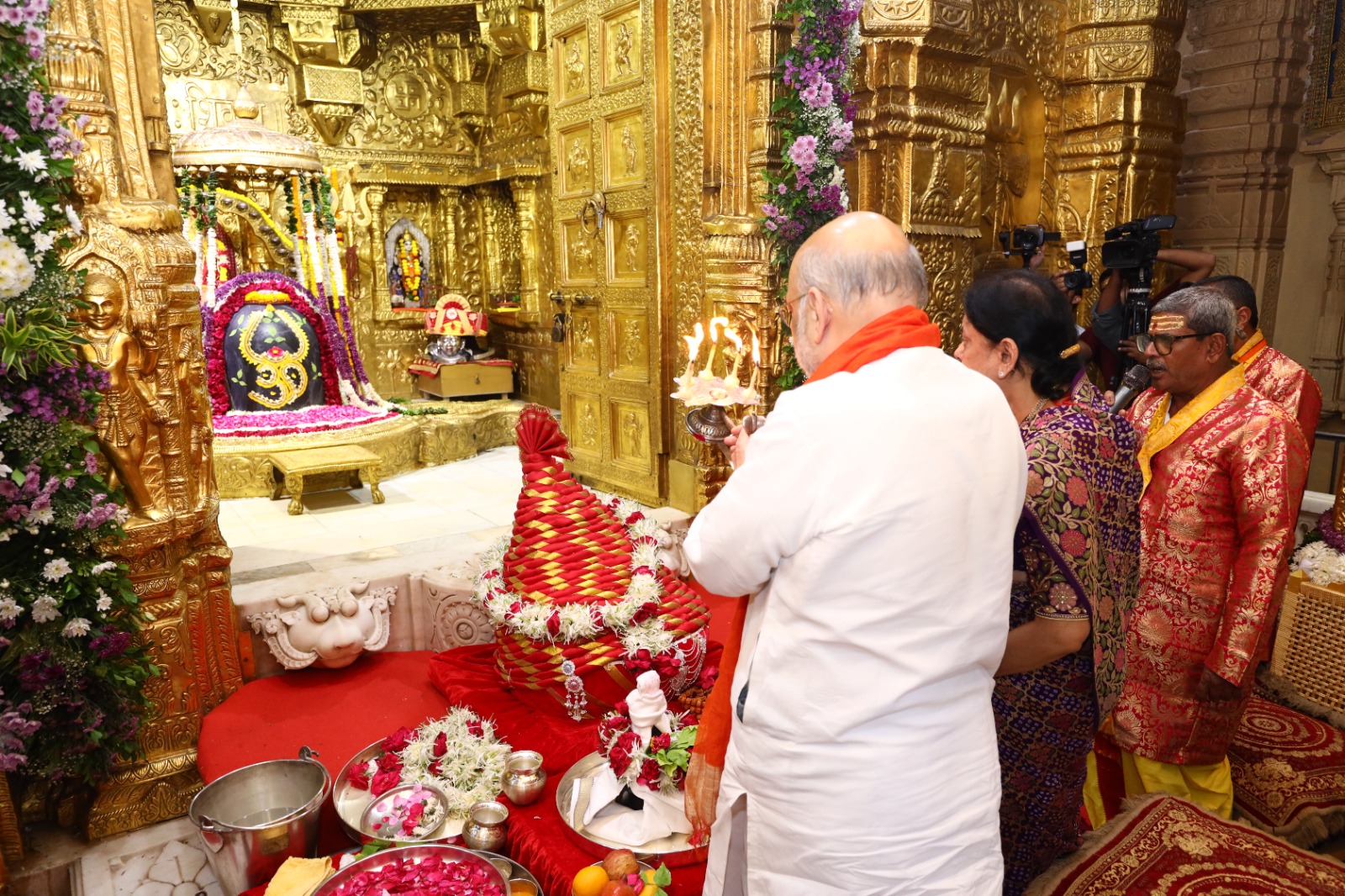 Union Home Minister and Minister of Cooperation, Shri Amit Shah, visits the Somnath Mahadev Temple in Gujarat and prays for the happiness, prosperity, and well-being of all.